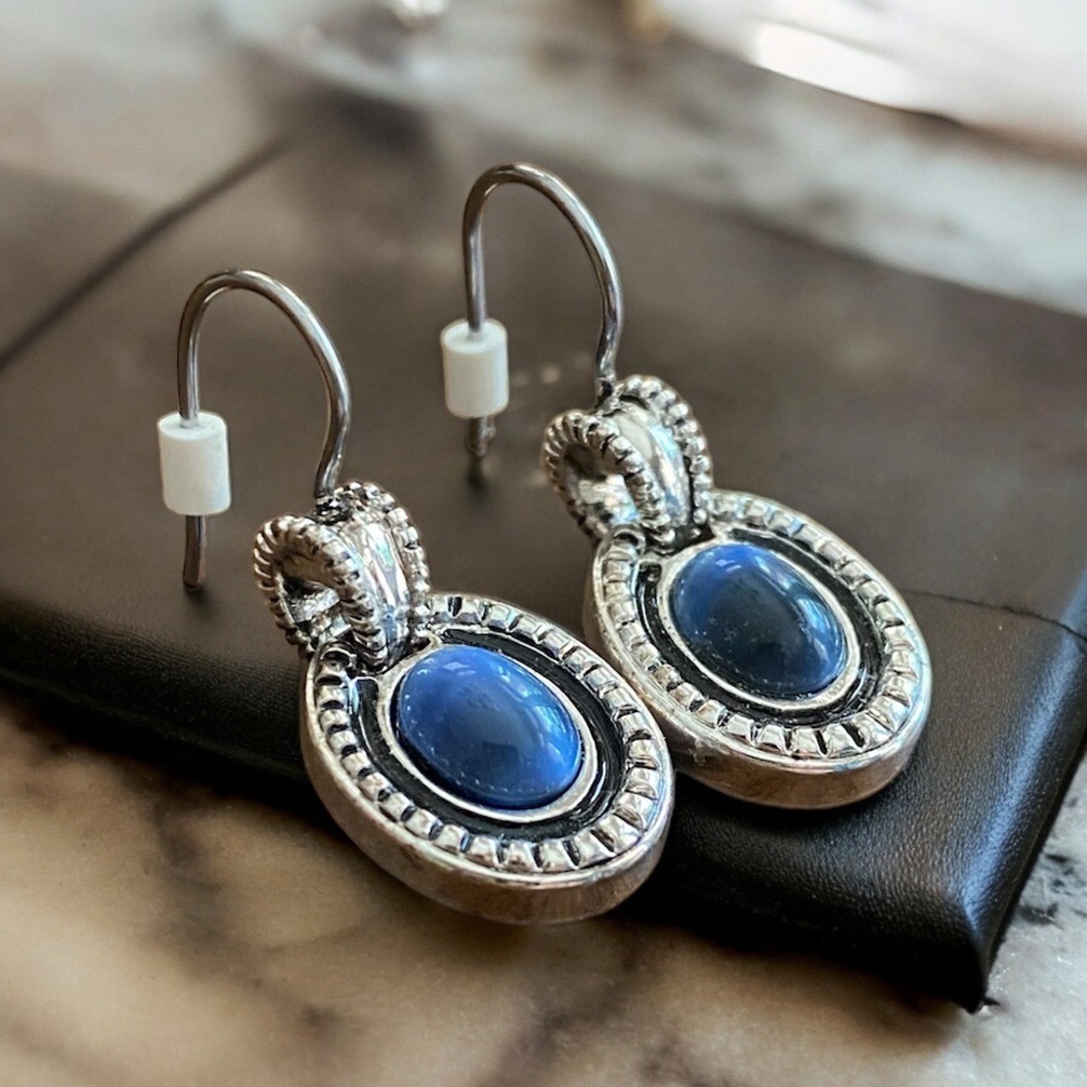 Liz Claiborne vintage earrings - Picture 2 of 3